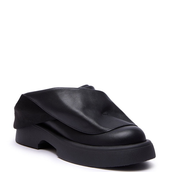 AZALEA WANG Black Vegan Leather Ruched Flats - Picture 5 of 6